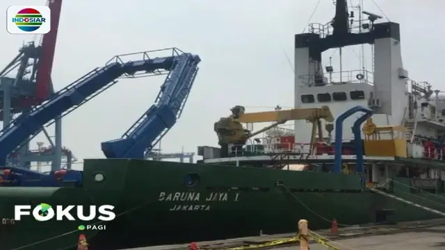 Masing-masing crane bisa mengangkat barang seberat 2 ton dan 12 ton.
