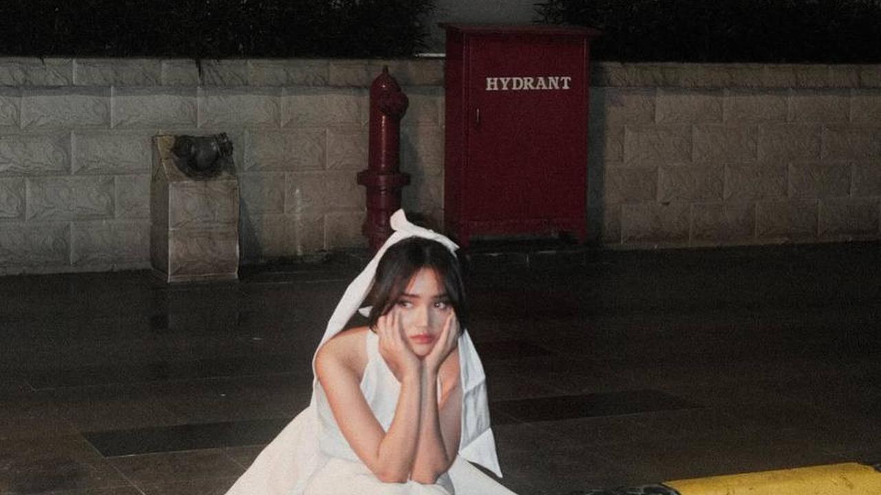 Caption Galau Fuji Jadi Sorotan Penggemar