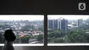 Lansekap permukiman dan gedung bertingkat terlihat di Pasar Minggu, Jakarta, Minggu (25/10/2020). Menurut data terbaru Kementerian PUPR sampai medio 2019 lalu, baru 13 dari 174 kota di Indonesia yang memahami pentingnya RTH bagi pembangunan dan pengembangan wilayah. (Liputan6.com/Immanuel Antonius)