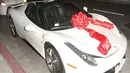 Padahal, setahun yang lalu saat Kylie merayakan hari ulang tahun ke-18 tahun, Tyga memberikan mobil mewah Ferrari dengan harga yang sangat bombastis, yakni 4,8 Milyar. (Dailymail)