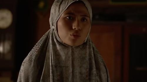 It uslubidagi etuk sochli ayollarning fotosuratlari