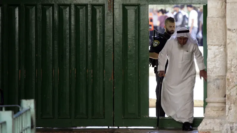 Usai Tragedi Penembakan Polisi, Masjid Al-Aqsa Kembali Dibuka