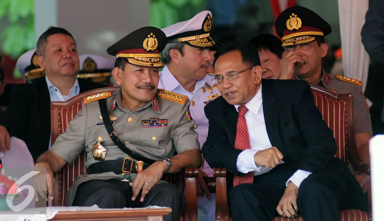 Kapolri Jenderal Polisi Badrodin Haiti (kiri-depan) hadir menyaksikan Serah Terima JabatanPanglima TNI dari Jenderal TNI Moeldoko kepada Jenderal TNI Gatot Nurmantyo di Mabes TNI Jakarta, (14/7/2015).(Liputan6.com/Helmi Fithriansyah)