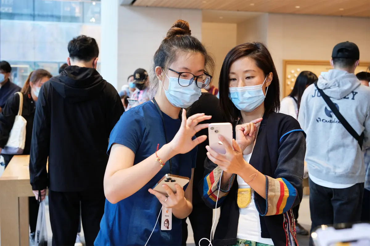 Penjualan perdana iPhone 13
