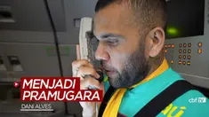 Berita video bek senior Dani Alves beraksi menjadi pramugara pesawat yang mengangkut skuat Timnas Brasil di Olimpiade Tokyo 2020.