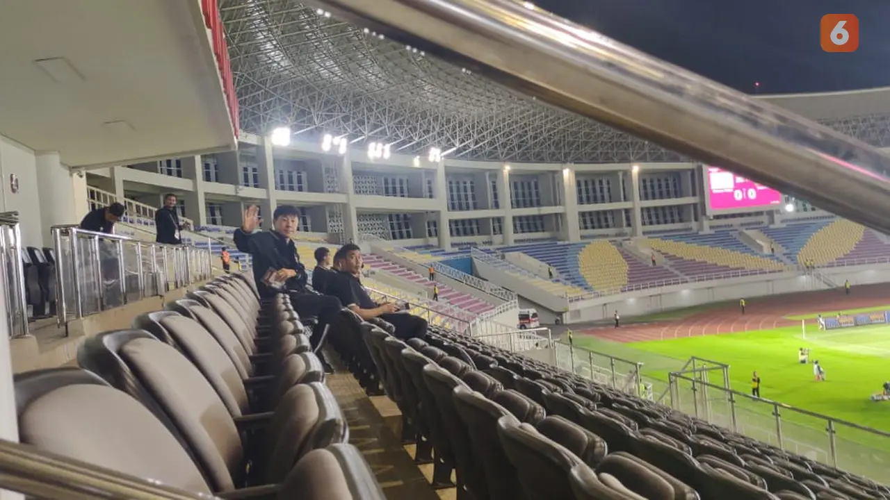 Pelatih Timnas U-23 Shin Tae-yong Nampak Hadir Saksikan Laga Taiwan vs Turkmenistan di Stadion Manahan Solo