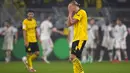 Borussia Dortmund tetap tidak menyerah meski tertinggal dua angka. Sayangnya, waktu memaksa mereka untuk tunduk kepada Bayern Muchen dengan skor 1-3. (Foto: AP/Martin Meissner)