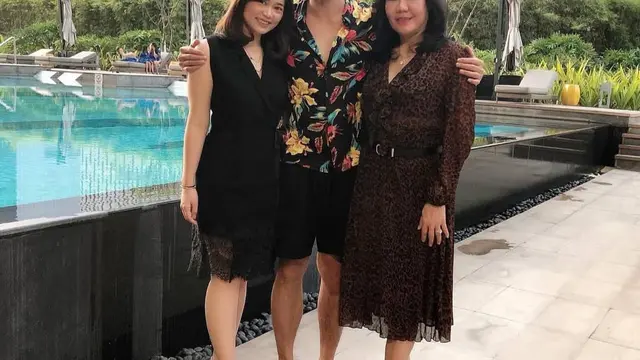 5 Momen Manis Denny Sumargo dan Istri Usai Menikah, Main Basket Bareng
