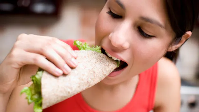 Rahasia Mudah Turunkan Berat Badan Hanya dengan Mengunyah Makanan