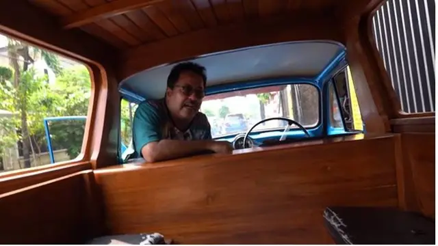 Mobil ikonik yang bernama resmi Morris Minor Traveler 100 itu sudah Rano Karno modifikasi dengan mesin keluaran tahun 2013.