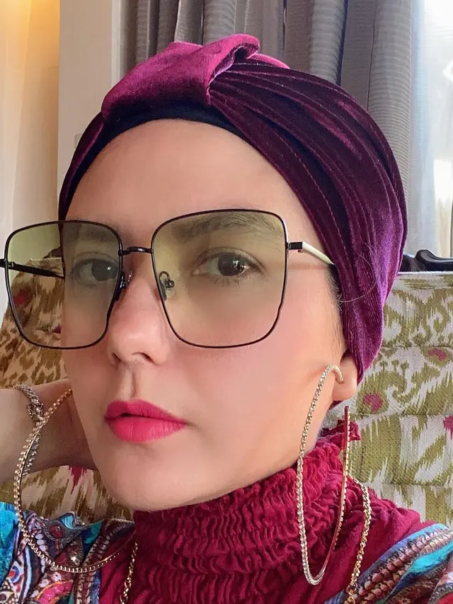 Foto Masa Sekolahnya Sempat Viral, Ini 6 Potret Istri Eko Patrio yang Awet Muda