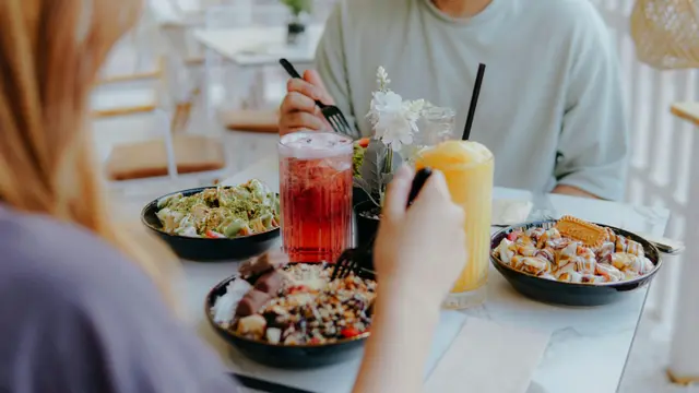 Bukan Diet Ketat, Makan di Piring Kecil Bantu Kontrol Nafsu Makan dengan Teknik Mindful Portion