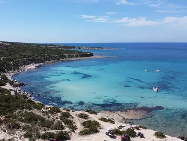 Pemandangan udara menunjukkan Semenanjung Akamas di sepanjang pantai barat Siprus (31/5/2020). Akamas adalah sebuah tanjung di ujung barat laut Siprus dengan luas 230 kilometer persegi. (AFP Photo/Etienne Torbey)