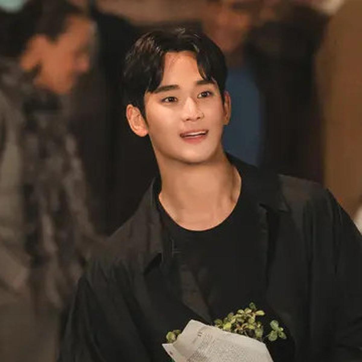 Kim Soo Hyun Dikabarkan Juga Akan Tuntut Pihak Kim Sae Ron soal Klaim Pacaran di Bawah Umur