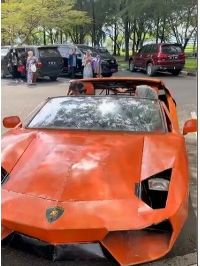 Viral Video Pasangan Naik Lamborghini KW, Isi Dalam Mobil Bikin Syok