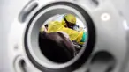Tim medis mengisolasi pasien terinfeksi virus corona saat simulasi di Pelabuhan Belawan, Medan, Sumatera Utara, Senin (3/2/2020). Simulasi ini dilakukan untuk meningkatkan kesiapan dalam menangani pasien terinfeksi virus corona. (Ivan Damanik/AFP)