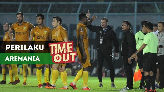 Berita video Time Out kali ini tentang reaksi Pelatih Bhayangkara, Simon McMenemy, terhadap perilaku Aremania di Piala Presiden 2018.