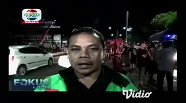 Kecelakaan truk terjadi di jalan S.Parman, Kecamatan Banyuwangi, Jawa Timur, truk yang mengangkut udang menabrak beton pembatas jalan hingga truk terguling.