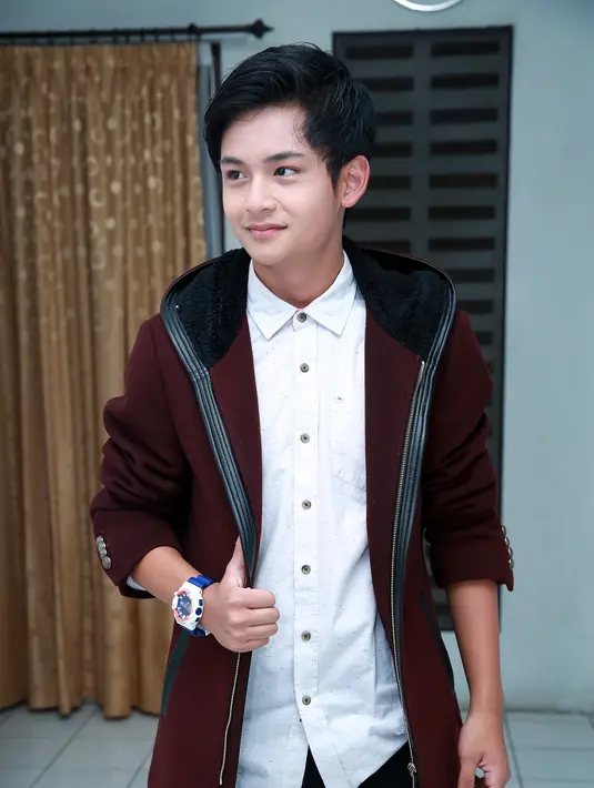 Sama halnya ketika Randy Martin menanyakan hadiah apa yang diinginkan oleh Cassandra. Masing-masing dari mereka tetap tidak mau untuk mengungkapkan apa yang akan diinginkan nanti untuk hari Natal. (Deki Prayoga/Bintang.com)