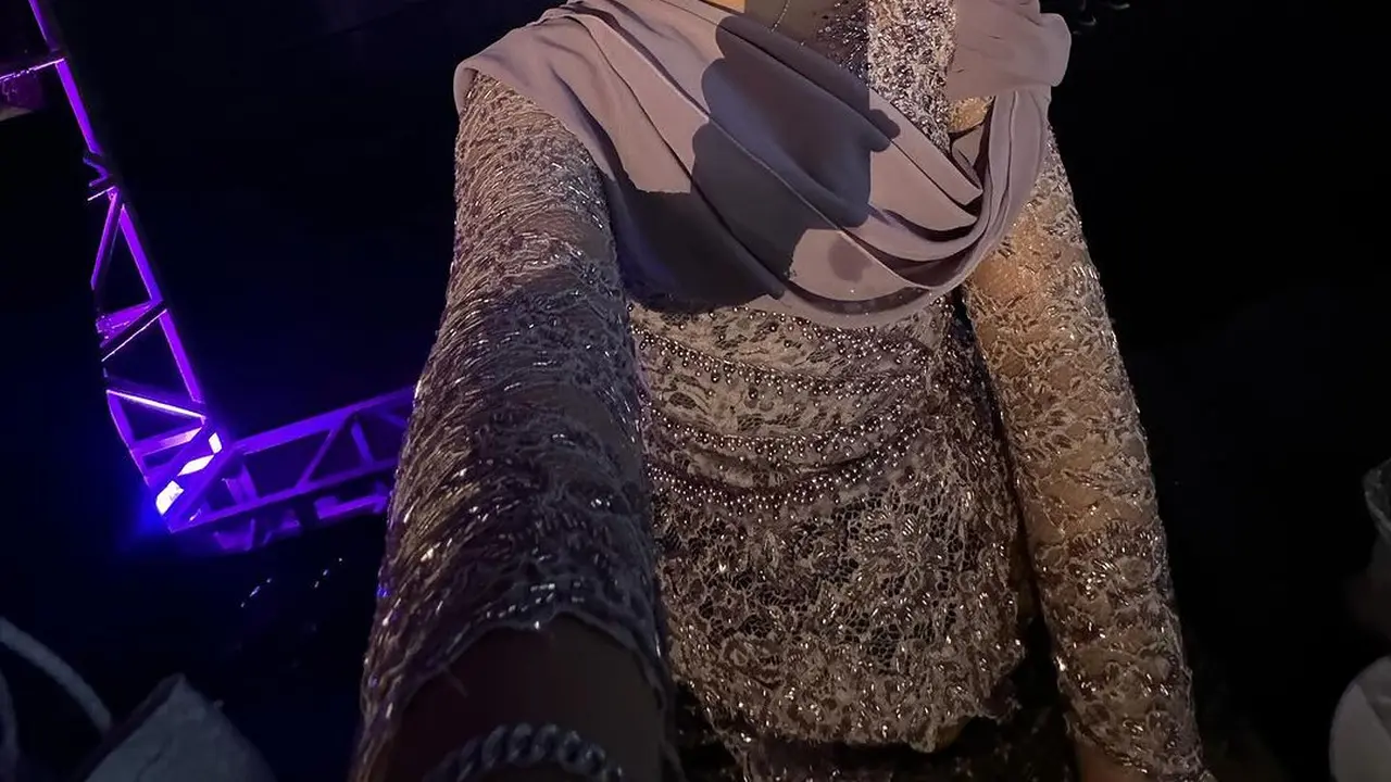 Potret Niken Salindry yang hobi selfie pose close up (credit: instagram/niken_salindry_reall)