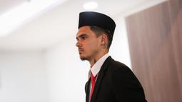 Pemain Naturalisasi Timnas Indonesia, Shayne Pattynama saat Pemberian Kewarganegaraan Republik Indonesia saat Pengambilan Sumpah Janji Setia Pewarganegaraan Republik Indonesia yang berlangsung di Kantor Wilayah Kementetian Hukum dan HAM DKI Jakarta, Selasa (24/01/2023). (Bola.com/Bagaskara Lazuardi)