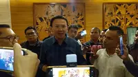 Basuki Tjahaja Purnama (BTP) atau Ahok memberikan penjelasan terkait pernyataannya yang menyebut &lsquo;Jokowi dan Gibran tidak bisa kerja&rsquo;. (Liputan6.com/ Ola Keda)