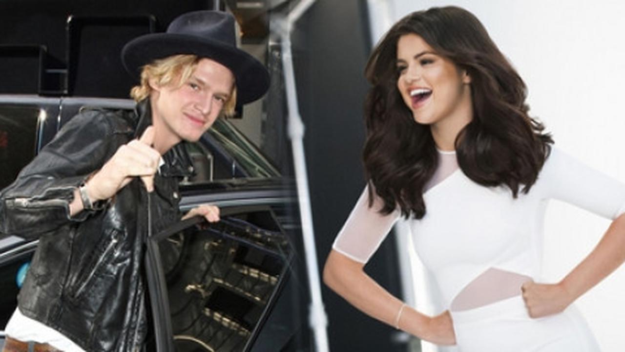 Putus dari Zedd, Selena Gomez gandeng Cody Simpson