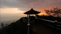 Pemandangan dari Puncak Suralaya (Liputan6.com / Edhie Prayitno Ige)