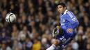 Deco digaet Chelsea seharga 10 juta euro pada 2008 usai tampil impresif bersama Barcelona. Selama 2 tahun di Stamford Bridge, gelandang Portugal tersebut tampil sebanyak 58 kali dengan mencetak 6 gol dan 5 assist. Sempat hengkang ke Fluminense, Deco memutuskan pensiun pada 2013. (AFP/Glyn Kirk)