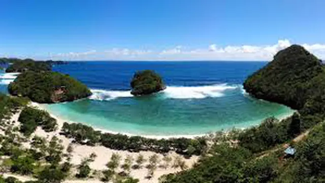 Teluk Asmoro Malang (Foto: Salsa Wisata)