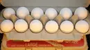Telur memiliki kemampuan untuk membuat Anda lebih lama kenyang. Hal tersebut karena kandungan amino acid, potein dan lemaknya. Tentu kamu harus memastikan untuk tidak memakannya terlalu banyak, cukup satu telur sehari. (Justin Sullivan/Getty Images/AFP)