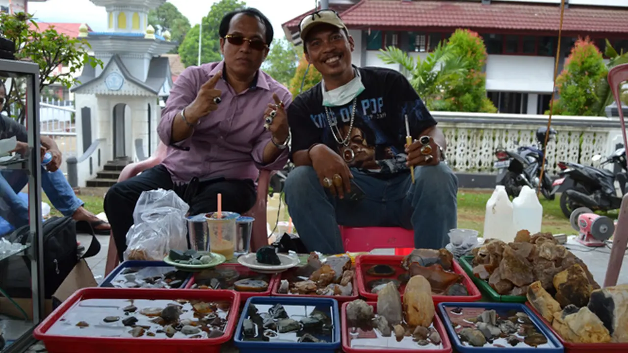 Bahan Mentah Batu Akik Dominasi Pameran Batu Akik Bengkulu