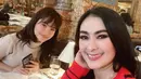 Di waktu luang, Iis Dahlia memilih untuk bertolak ke Paris. Tak sendirian, liburan kali ini Iis Dahlia ditemani oleh sang putri, Salshadilla Juwita. (Instagram/iisdahlia).