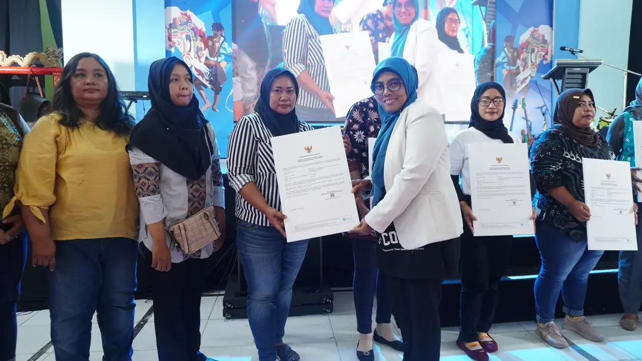 PNM mendorong 1.500 Ibu Nasabah PNM Mekaar di Jawa Timur untuk memiliki izin usaha. (Liputan6.com/ ist)