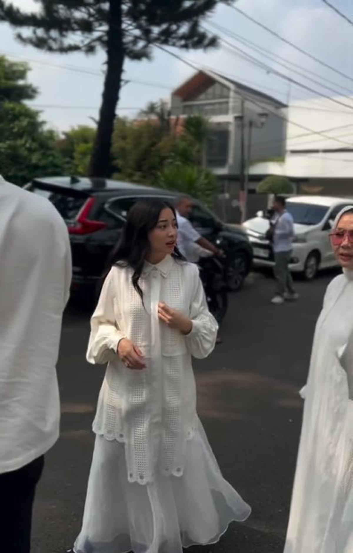 Kehamilan Nona dulu membuat Nikita sangat bahagia, dan begitu pula sebaliknya. Keduanya memang selalu kompak.<br>