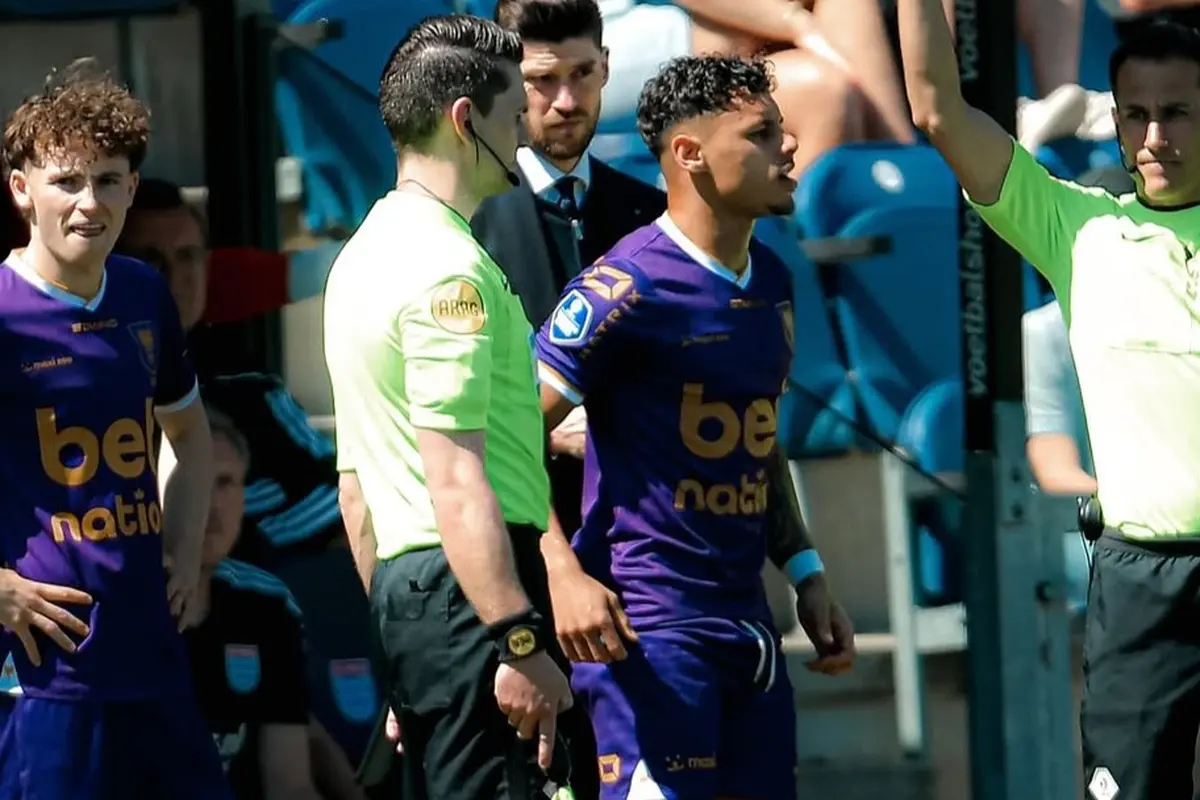 Dean James - PEC Zwolle Vs Go Ahead Eagles di Eredivisie 2024/2025