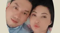 Kemesraan begitu terlihat dari pasangan pengantin baru ini. Doa dan ucapan selamat dari teman selebriti dan warganet pun membanjiri di kolom komentar. [Instagram/dellapuspita00]
