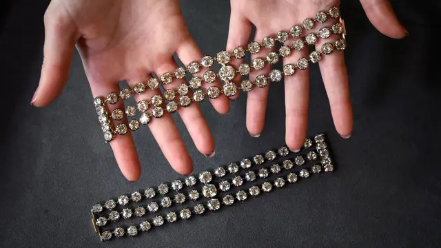 FOTO: Gelang Berlian Ratu Prancis Marie-Antoinette Siap Dilelang Mulai Rp 28 M