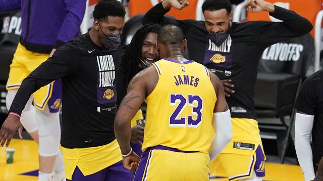 Forward Los Angeles Lakers, LeBron James, ketika melawan Phoenix Suns di Staples Center pada NBA play-off, Jumat (28/5/2021) pagi WIB.