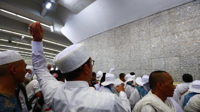 Jutaan Jemaah Haji di Seluruh Dunia Lempar Jumrah