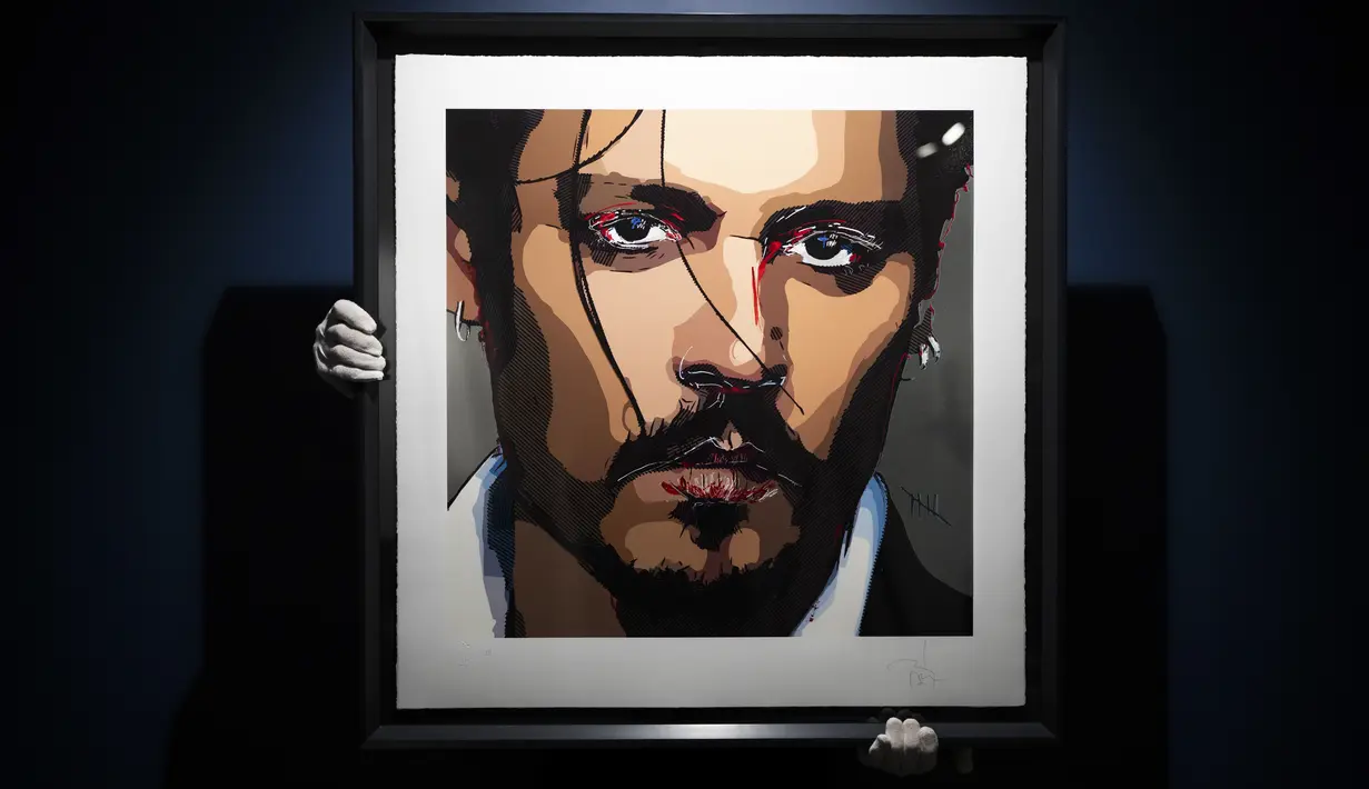 Harga lukisan itu mulai dari £1.950 ($1.950), edisi "Five" yang ditandatangani Depp mulai dijual pada Kamis pukul 16.00 GMT selama 13 hari. (Scott Garfitt/Invision/AP)