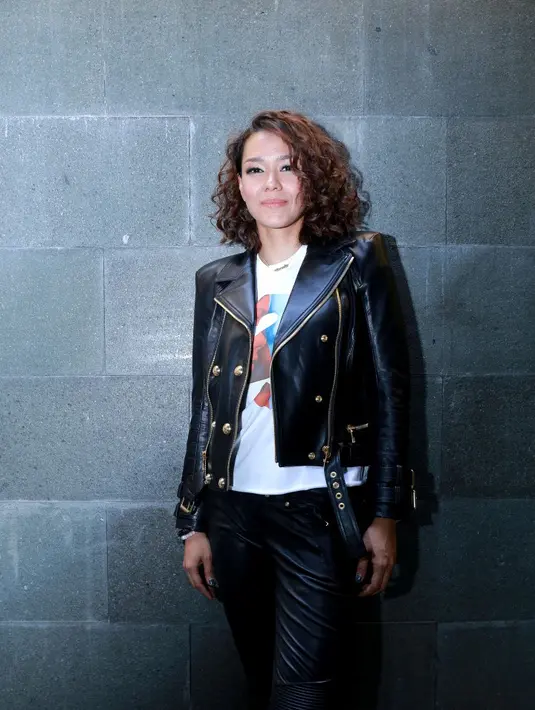 Saya suka jam klasik terus agak besar gitu. Termasuk cincin juga. Cuma kalau anting sama gelang agak jarang sih,' ucap Adinia. (Galih W. Satria/Bintang.com)