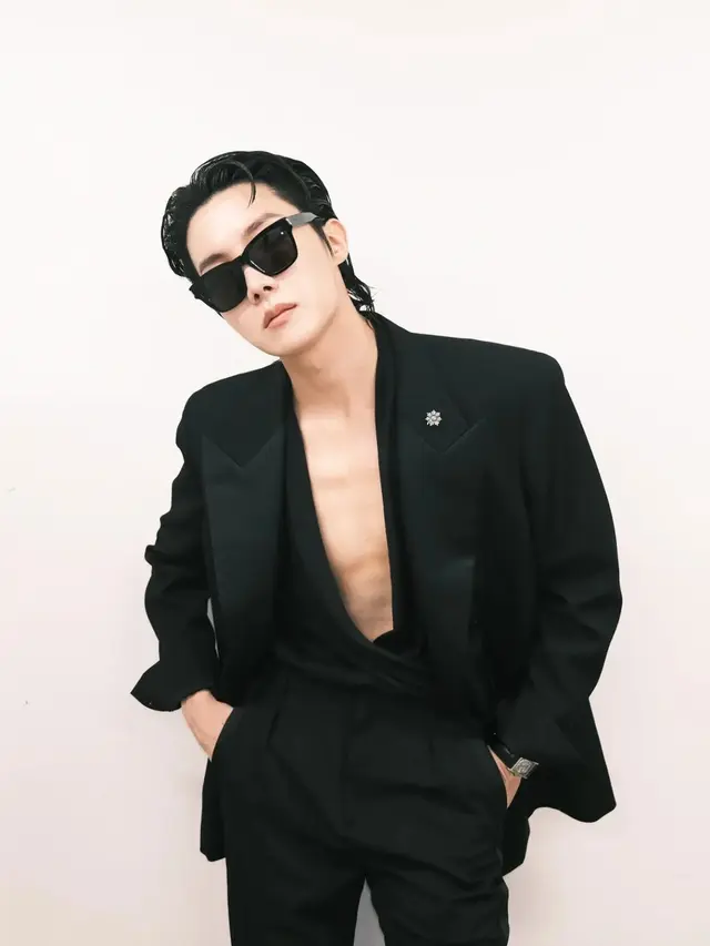 J-Hope Sang Rapper Adalah Salah Satu Member BTS yang Dikenal Dermawan. J-Hope BTS yang Berangkat Wamil pada Selasa, 18 April 2023, Diketahui Cukup Sering Berdonasi. Berikut Daftar Donasi J-Hope BTS (Foto: Dok. Instagram terverifikasi @uarmyhope)