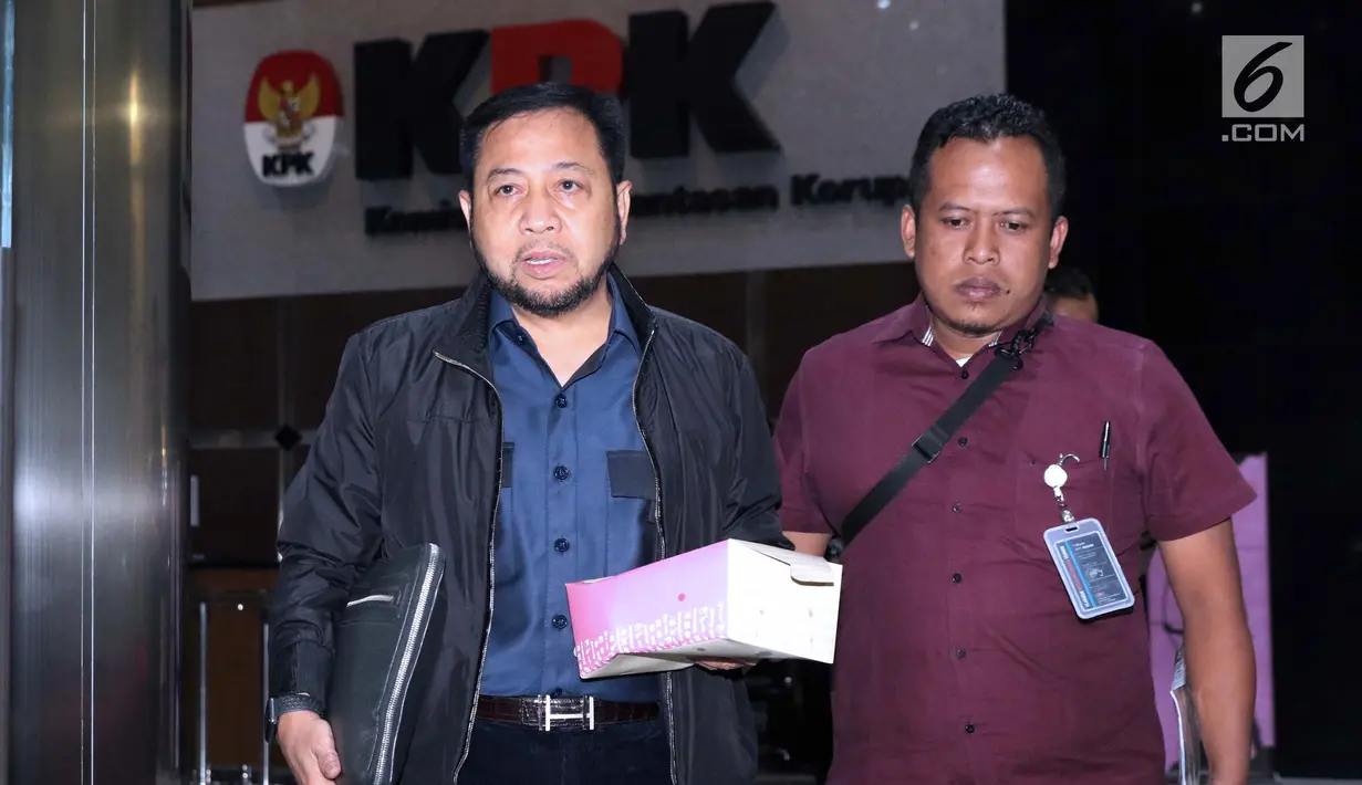 Terpidana korupsi E-KTP, Setya Novanto (kiri) usai menjalani pemeriksaan di Gedung KPK, Jakarta, Kamis (12/9/19). SN diperiksa sebagai saksi kasus tindak pidana korupsi Pengadaan Paket Penerapan E-KTP dengan tersangka Dirut PT Sandipala Arthaputra Paulus Tannos. (Liputan6.com/Helmi Fithriansyah)