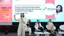 Founder of Start Your Content Academy, Victoria Wong, saat melakukan presentasi pada gelaran “Upstream Force We Are The Energy” di Auditorium Gedung Griya Legita, Lantai 3 Universitas Pertamina, Jakarta, Kamis (6/11/2025). (Fimela.com/Adrian Utama Putra)