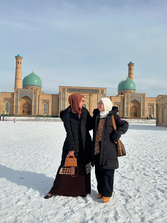 6 Potret Desy Ratnasari Liburan Bareng Anak di Uzbekistan, Kompak Banget