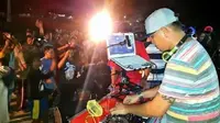 Aksi polisi jadi DJ di Selayar (Liputan6.com / Eka Hakim)