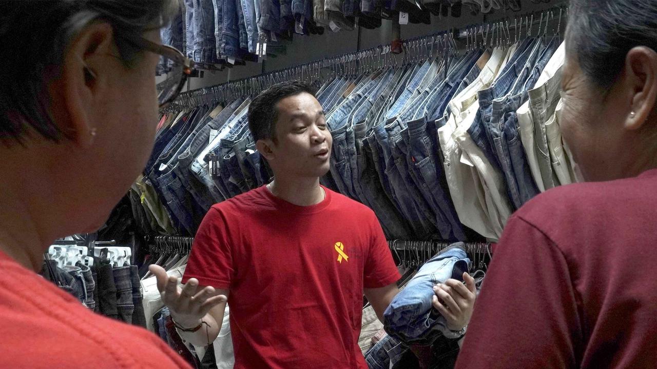 FOTO: Larangan Impor Pakaian Bekas Ilegal,  Pemerintah Dorong Pedagang Thrifting Beralih ke Produk Lokal
