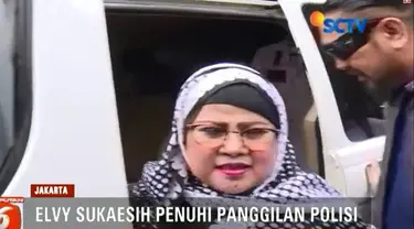 Pedangdut Elvy Sukaesih penuhi panggilan polisi sebagai saksi atas kasus narkoba Dhawiyah dan menantunya.