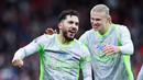 Pemain Manchester City, Rayan Cherki, bersama Erling Haaland merayakan gol ke gawang Nottingham Forest pada laga pekan ke-18 Premier League di Stadion The City Ground, Sabtu (27/12/2025). (Barrington Coombs/PA via AP)
